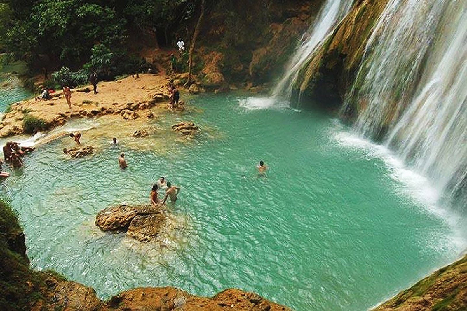 A solo 3 KMS de la famosa Cascada Limon